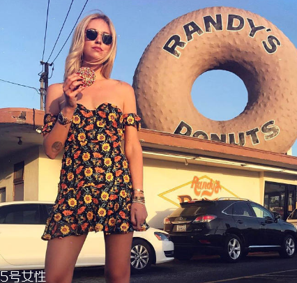 旅游穿什么裙子好看？旅游穿搭圖片