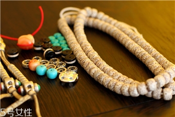 星月菩提可以用水洗嗎？星月菩提手串能沾水嗎？