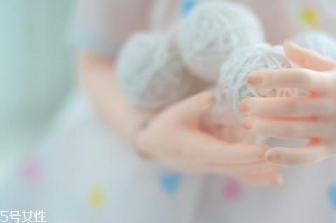 西女一個西女你的嘴巴和手很白是什么意思? 西女一個西女你的嘴巴和手很白是什么意思?