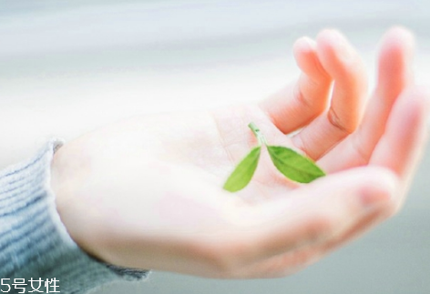 西女一個西女你的嘴巴和手很白是什么意思? 西女一個西女你的嘴巴和手很白是什么意思?