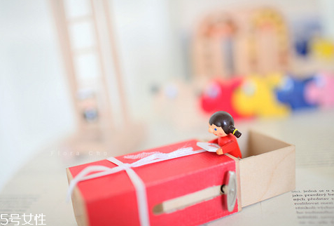 西女一個西女你的嘴巴和手很白是什么意思? 西女一個西女你的嘴巴和手很白是什么意思?