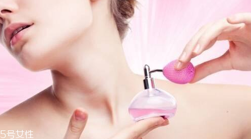 香水會(huì)過(guò)敏嗎 對(duì)香水過(guò)敏有哪些癥狀 香水會(huì)過(guò)敏嗎 對(duì)香水過(guò)敏有哪些癥狀