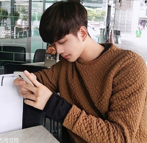 2022夏天男發(fā)型 男生夏季清爽發(fā)型 2022夏天男發(fā)型 男生夏季清爽發(fā)型