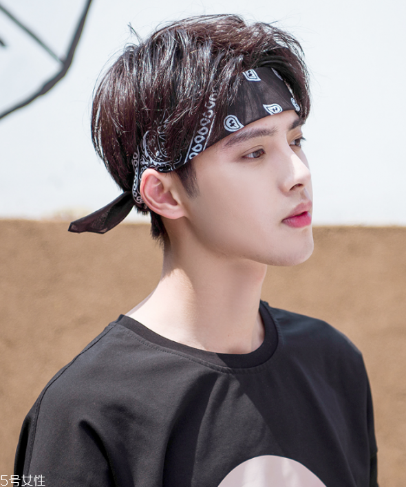 男生怎么戴發(fā)帶 男生戴發(fā)帶的發(fā)型 男生怎么戴發(fā)帶 男生戴發(fā)帶的發(fā)型