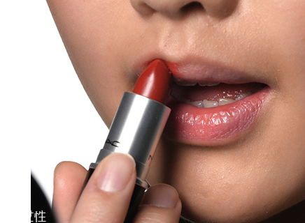 口紅對胎兒有影響嗎？涂口紅胎兒會畸形嗎？
