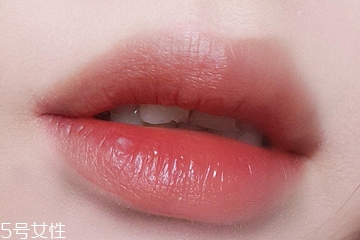 迪奧超模唇釉421是什么色 迪奧超模唇釉熱賣(mài)色評(píng)測(cè)