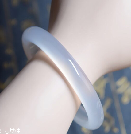 玉髓手鐲一般多少錢？玉髓手鐲市場價格