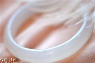 玉髓手鐲一般多少錢？玉髓手鐲市場價格