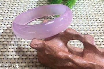 玉髓手鐲什么顏色好？玉髓手鐲顏色推薦