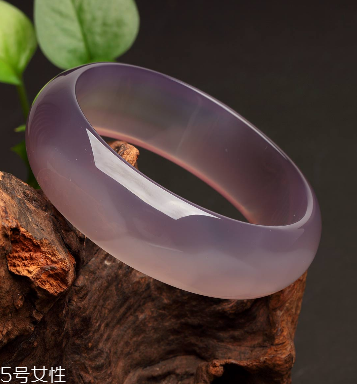 玉髓手鐲戴哪只手？玉髓手鐲戴左手還是右手？