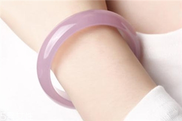 玉髓手鐲戴哪只手？玉髓手鐲戴左手還是右手？