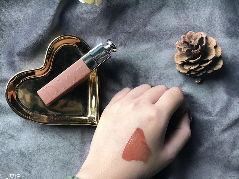 迪奧超模唇釉421是什么色 迪奧超模唇釉熱賣色評測 迪奧超模唇釉421是什么色 迪奧超模唇釉熱賣色評測