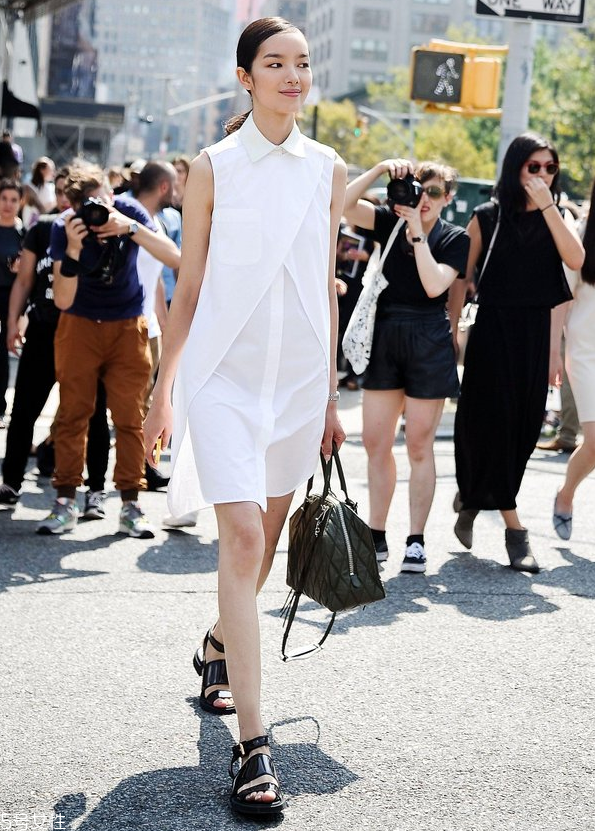 無袖襯衫裙怎么搭配 無袖襯衫裙搭配圖片 無袖襯衫裙怎么搭配 無袖襯衫裙搭配圖片