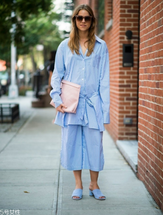 無袖襯衫裙怎么搭配 無袖襯衫裙搭配圖片 無袖襯衫裙怎么搭配 無袖襯衫裙搭配圖片