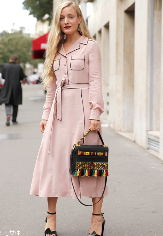 無袖襯衫裙怎么搭配 無袖襯衫裙搭配圖片 無袖襯衫裙怎么搭配 無袖襯衫裙搭配圖片