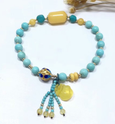 綠松石可以戴著洗澡嗎？綠松石手串洗澡要摘嗎？