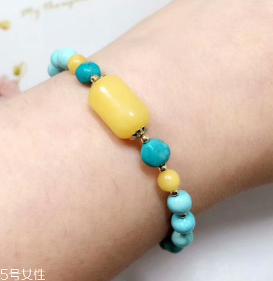 綠松石可以戴著洗澡嗎？綠松石手串洗澡要摘嗎？