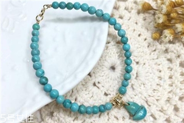 綠松石可以戴著洗澡嗎？綠松石手串洗澡要摘嗎？