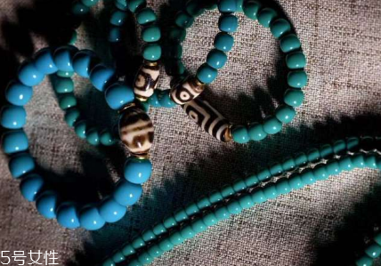 綠松石發(fā)黃怎么回事？綠松石手串發(fā)黃了怎么處理？