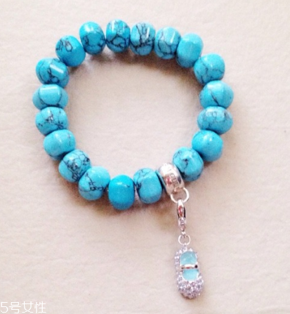 綠松石發(fā)黃怎么回事？綠松石手串發(fā)黃了怎么處理？