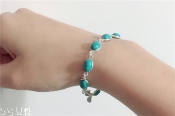 綠松石發(fā)黃怎么回事？綠松石手串發(fā)黃了怎么處理？