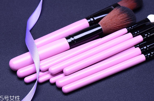 洗臉皂可以洗化妝刷嗎？洗臉皂清洗化妝刷的方法