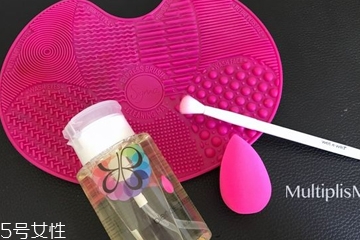 化妝刷清潔板怎么用？化妝刷清潔板使用方法