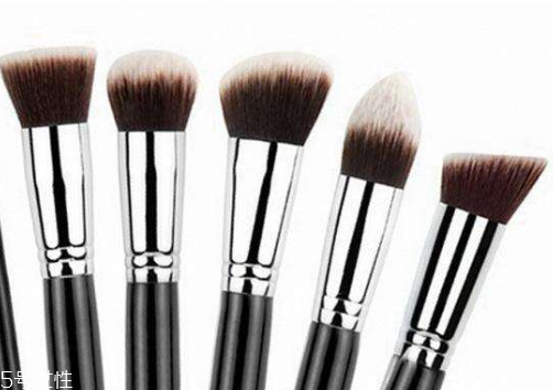 化妝刷能用橄欖油洗嗎？橄欖油怎么把化妝刷洗干凈？