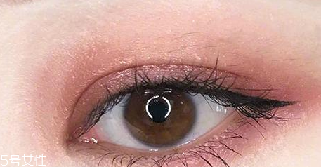 萬(wàn)圣節(jié)喪尸眼妝怎么畫？萬(wàn)圣節(jié)喪尸眼妝教程