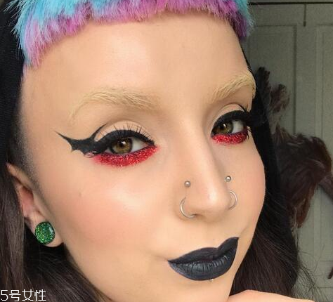 萬(wàn)圣節(jié)蝙蝠眼妝怎么畫(huà)？超簡(jiǎn)單的蝙蝠眼妝畫(huà)法