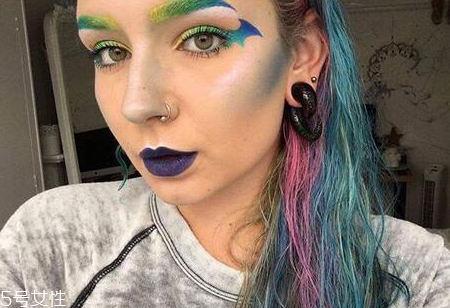 萬(wàn)圣節(jié)蝙蝠眼妝怎么畫(huà)？超簡(jiǎn)單的蝙蝠眼妝畫(huà)法