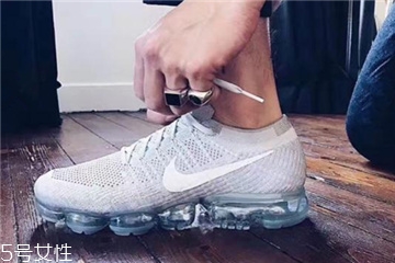 氣墊鞋發(fā)黃怎么清洗？氣墊鞋變黃了清洗辦法