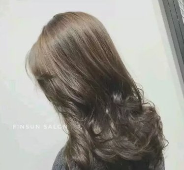 黑茶色怎么染？黑茶色染發(fā)配方