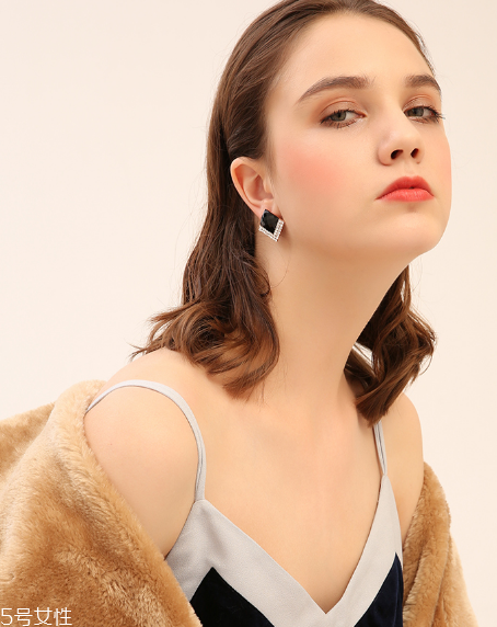 2022年流行什么款式的耳環(huán)？2022耳環(huán)流行趨勢(shì)