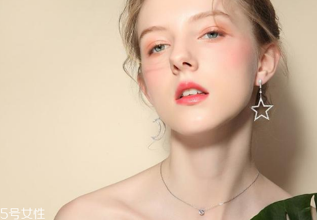 2022年流行什么款式的耳環(huán)？2022耳環(huán)流行趨勢(shì)
