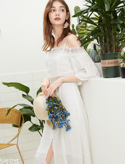 吊帶長裙怎么搭配？吊帶長裙搭配法則