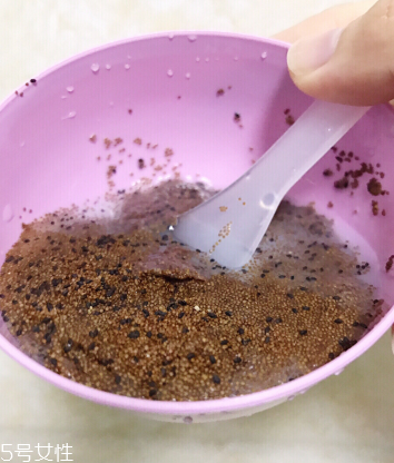 海藻面膜要洗嗎？海藻面膜敷完要洗臉嗎？