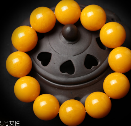 蜜蠟手串可以沾水嗎？蜜蠟手串能碰水嗎？