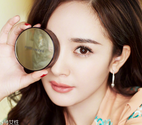 雅詩蘭黛紅石榴氣墊cc代言人是誰？雅詩蘭黛氣墊哪款好用？