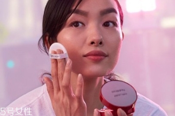 雅詩蘭黛紅石榴氣墊cc代言人是誰？雅詩蘭黛氣墊哪款好用？