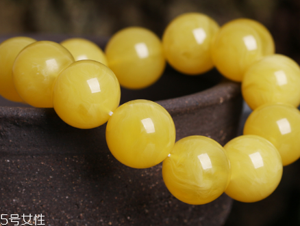 怎么鑒別蜜蠟手串真假？蜜蠟手串真假怎么看？