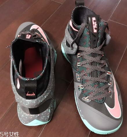 籃球鞋可以踢足球嗎？籃球鞋踢足球穿好嗎？