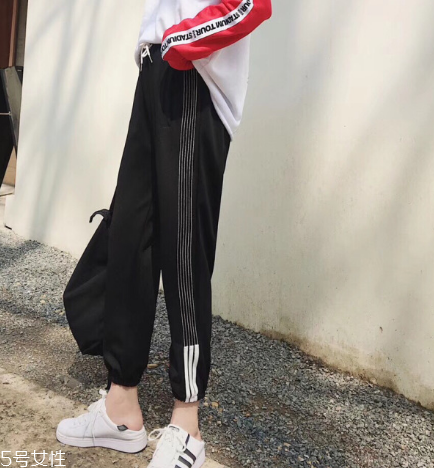 褲子可以用鹽水泡嗎？褲子用鹽水泡會(huì)怎樣？