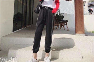 褲子可以用鹽水泡嗎？褲子用鹽水泡會(huì)怎樣？