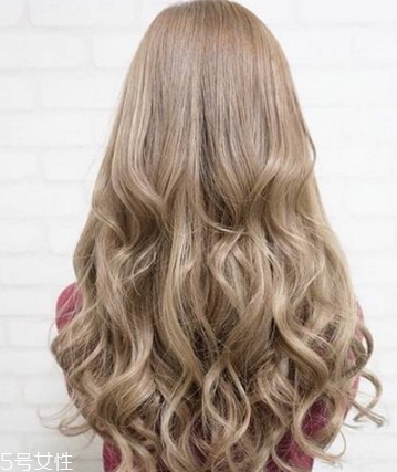 苦亞麻色頭發(fā)需要漂嗎？