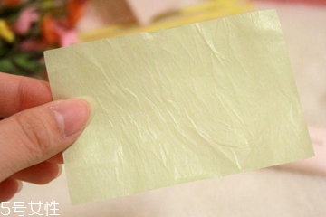 吸油紙會吸走防曬霜嗎？吸油紙會將水分帶走嗎？