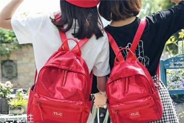 20歲女生背什么包？20多歲女生適合什么包包？