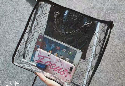 20歲女生背什么包？20多歲女生適合什么包包？