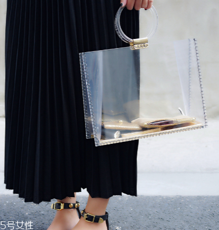 20歲女生背什么包？20多歲女生適合什么包包？