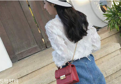 20歲女生背什么包？20多歲女生適合什么包包？